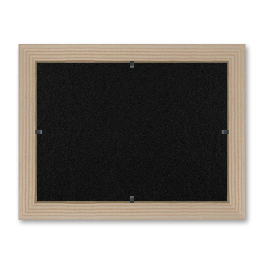 Il retro del kit cornice completa: il pannello in MDF montato nella battuta, di traverso