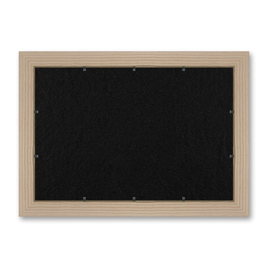 Il retro del kit cornice completa: il pannello in MDF montato nella battuta, di traverso