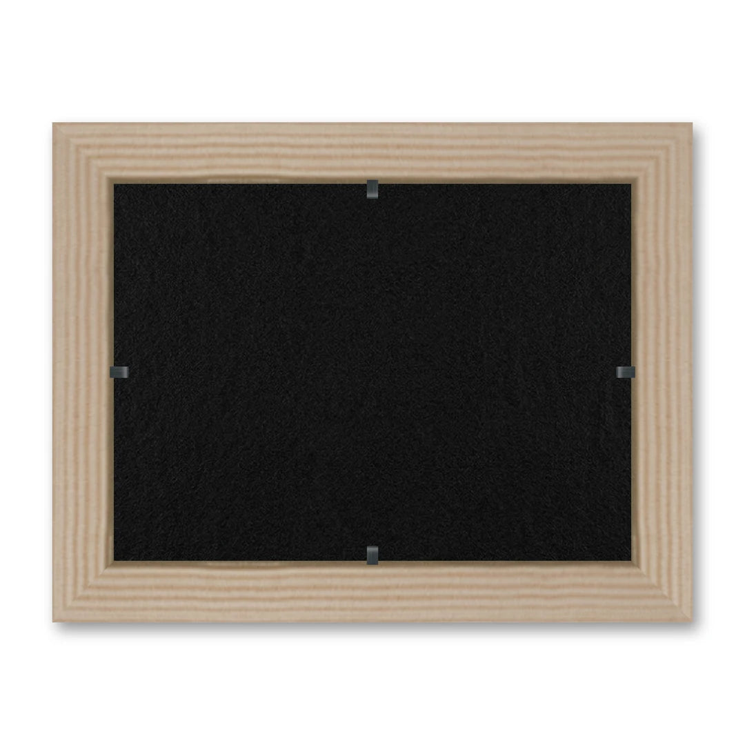 Il retro del kit cornice completa: il pannello in MDF montato nella battuta, di traverso
