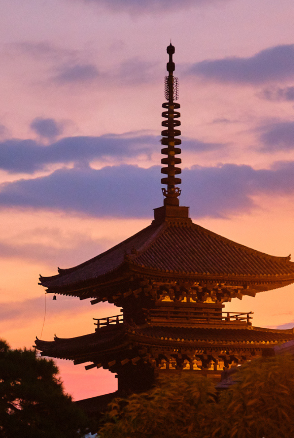 Pagoda giapponese al tramonto, mostra fotografica Magico Giappone alla Torteria di Modena