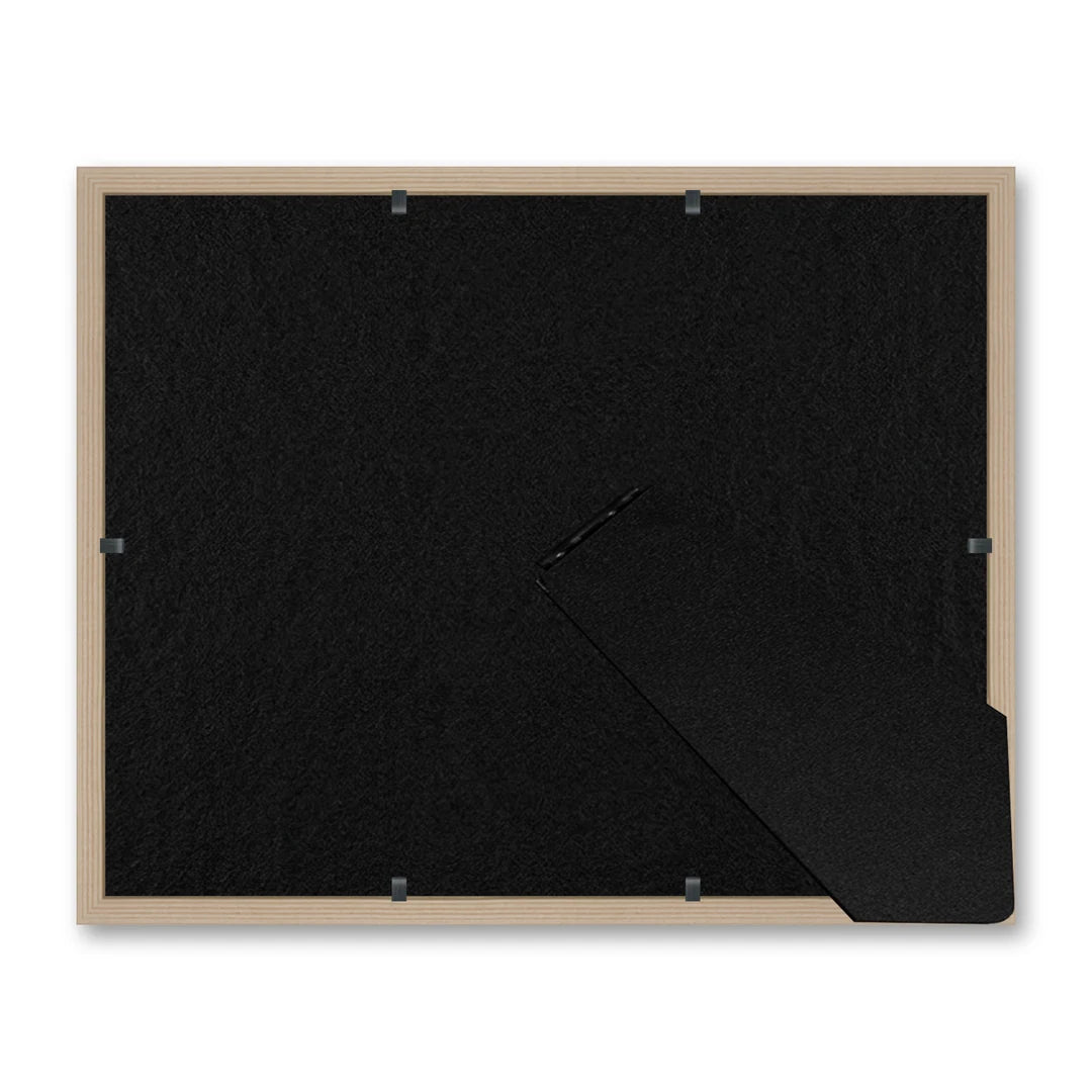 Il retro del kit cornice da tavolo: il pannello in MDF montato nella battuta, di traverso