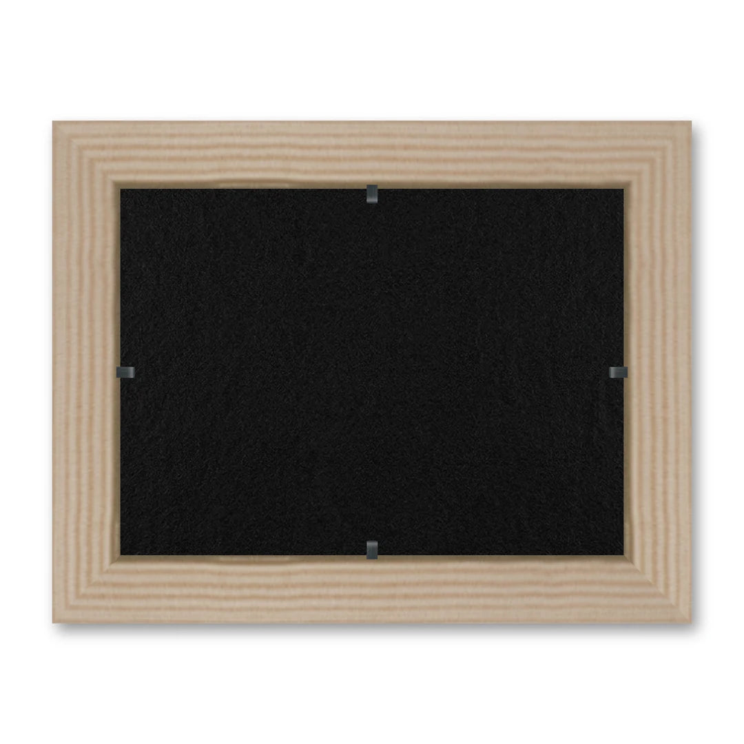 Il retro del kit cornice completa: il pannello in MDF montato nella battuta, di traverso