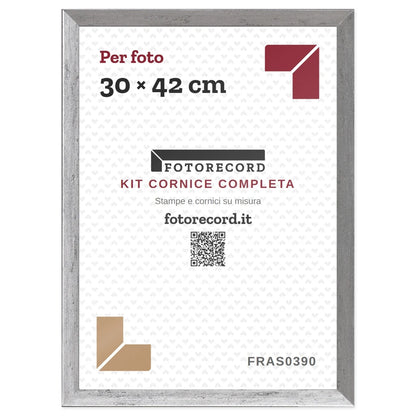 Il kit cornice completa 30×42 cm col foglio segnaposto Fotorecord: al suo posto va la tua foto