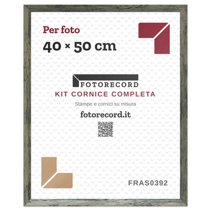 Il kit cornice completa 40×50 cm col foglio segnaposto Fotorecord: al suo posto va la tua foto