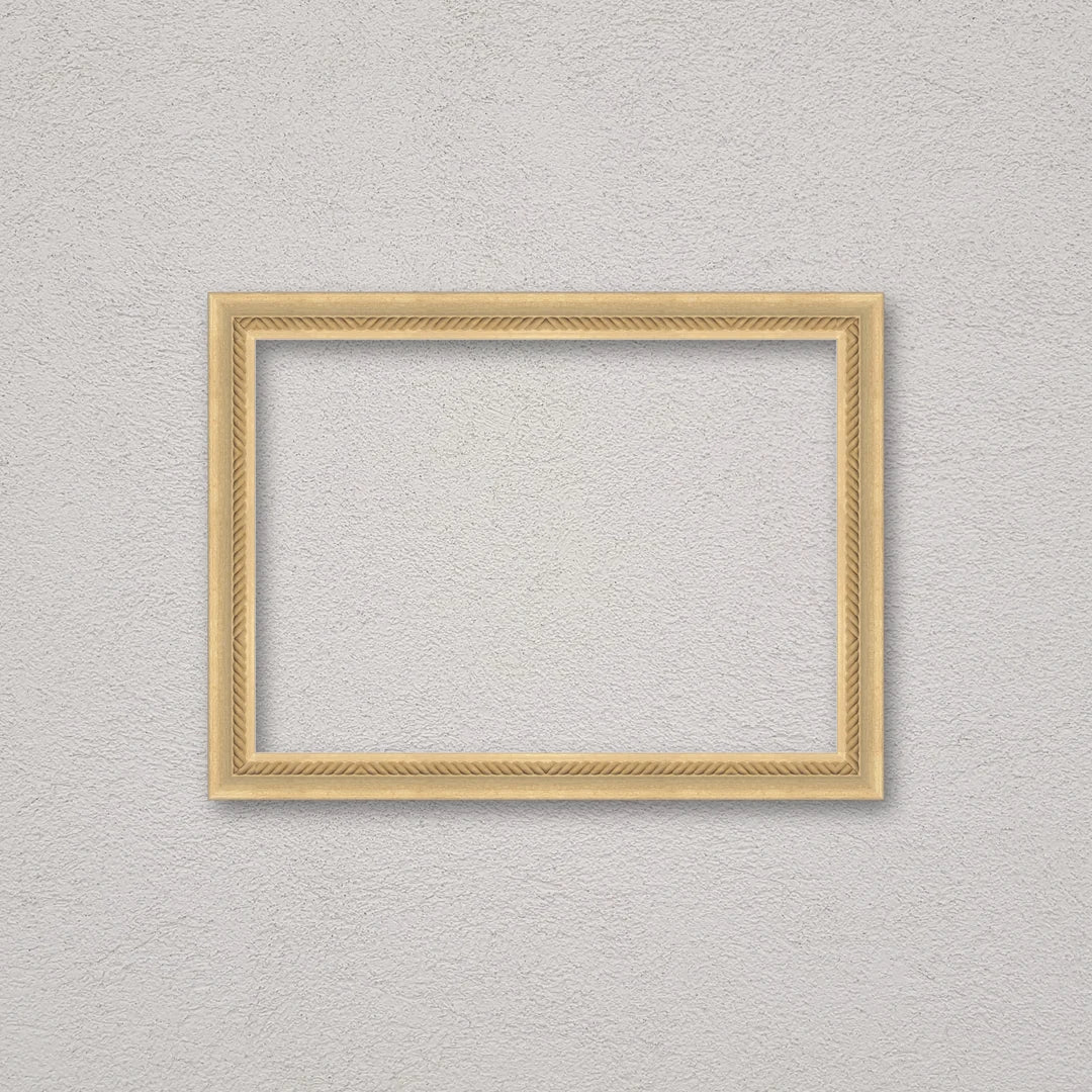 La cornice grezza 30×42 cm a parete di traverso: la cornice pronta per la tua immagine
