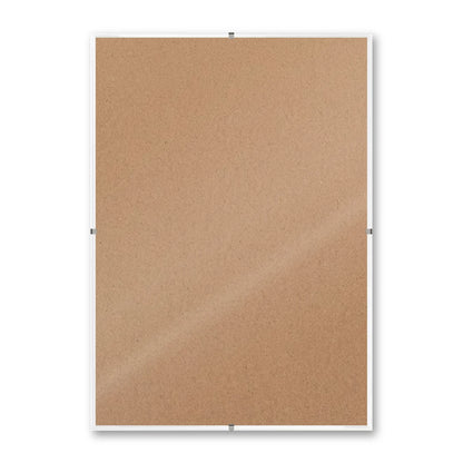La montatura a giorno 21×30 cm su fondo bianco, senza stampa