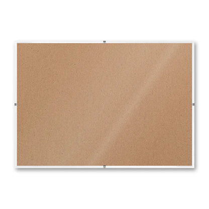La montatura a giorno 21×30 cm di traverso su fondo bianco, senza stampa
