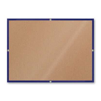 La montatura a giorno 13×18 cm di traverso su fondo bianco, senza stampa