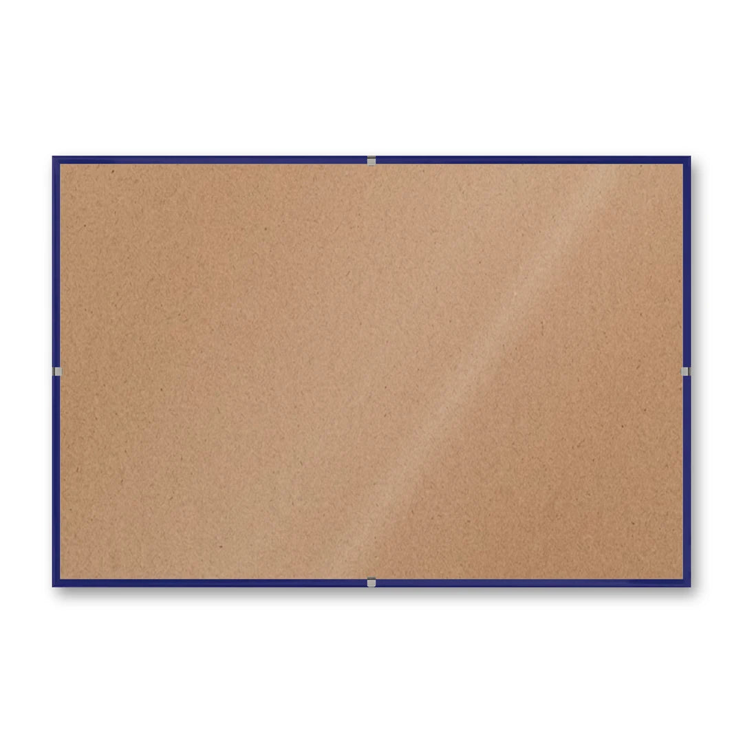 La montatura a giorno 20×30 cm di traverso su fondo bianco, senza stampa