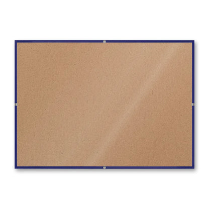 La montatura a giorno 21×29,7 cm di traverso su fondo bianco, senza stampa