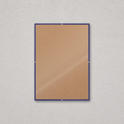 La montatura a giorno 21×29,7 cm a parete, senza stampa: attraverso il fronte si vede il retro in MDF