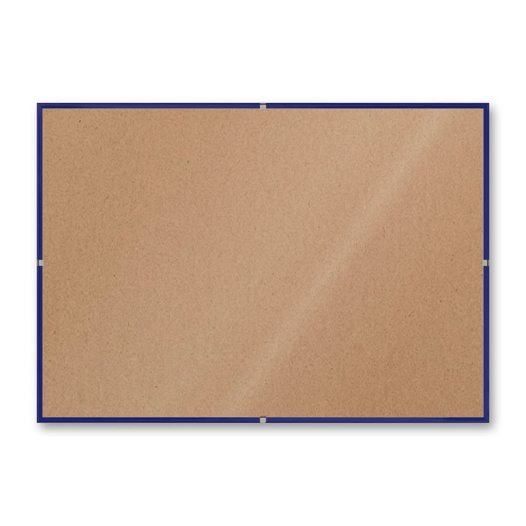 La montatura a giorno 21×30 cm di traverso su fondo bianco, senza stampa