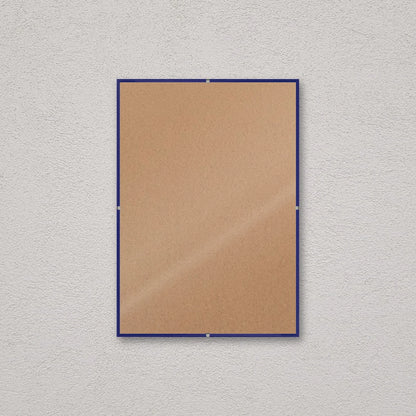 La montatura a giorno 21×30 cm a parete, senza stampa: attraverso il fronte si vede il retro in MDF