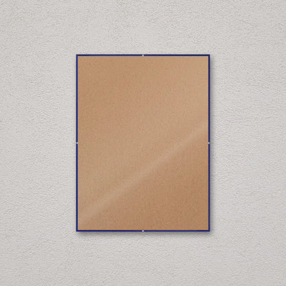 La montatura a giorno 30×40 cm a parete, senza stampa: attraverso il fronte si vede il retro in MDF