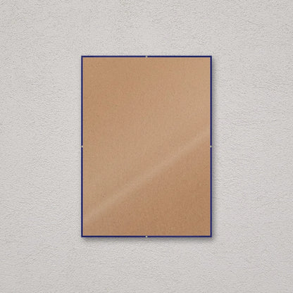 La montatura a giorno 30×42 cm a parete, senza stampa: attraverso il fronte si vede il retro in MDF