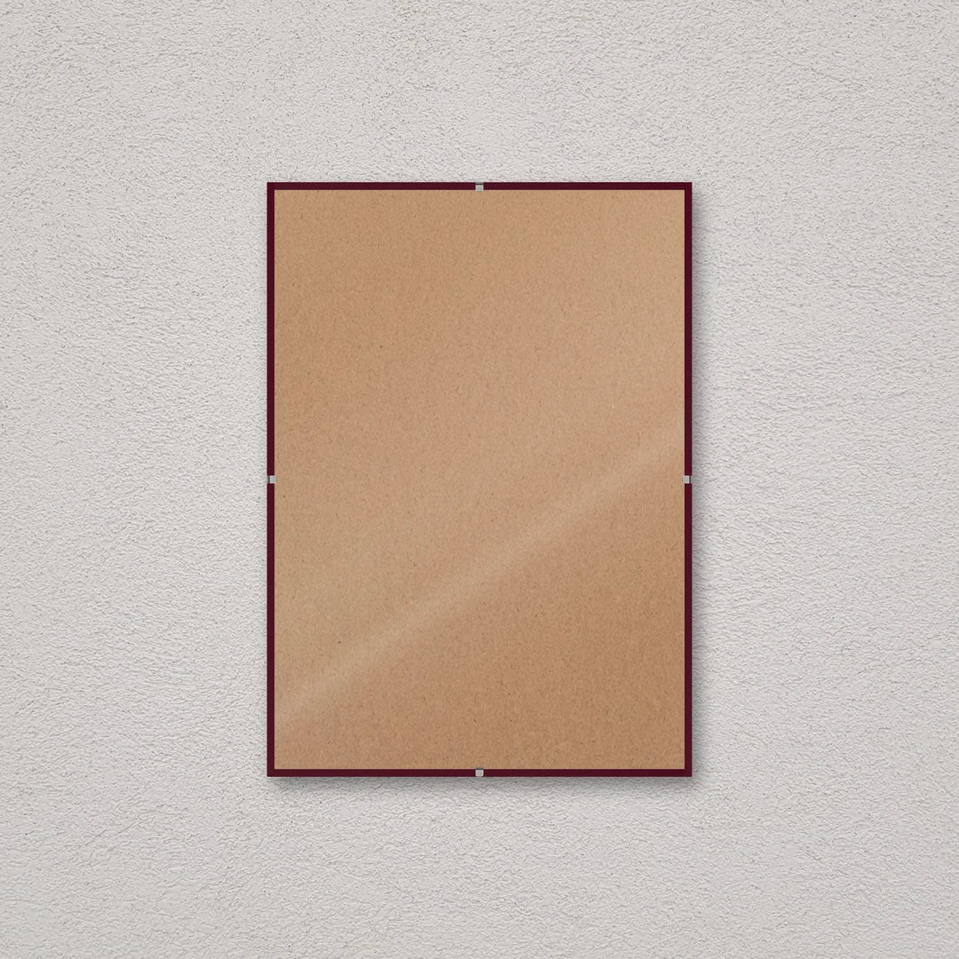 La montatura a giorno 21×29,7 cm a parete, senza stampa: attraverso il fronte si vede il retro in MDF