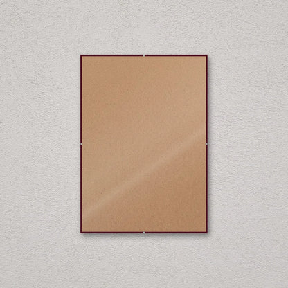 La montatura a giorno 29,7×42 cm a parete, senza stampa: attraverso il fronte si vede il retro in MDF