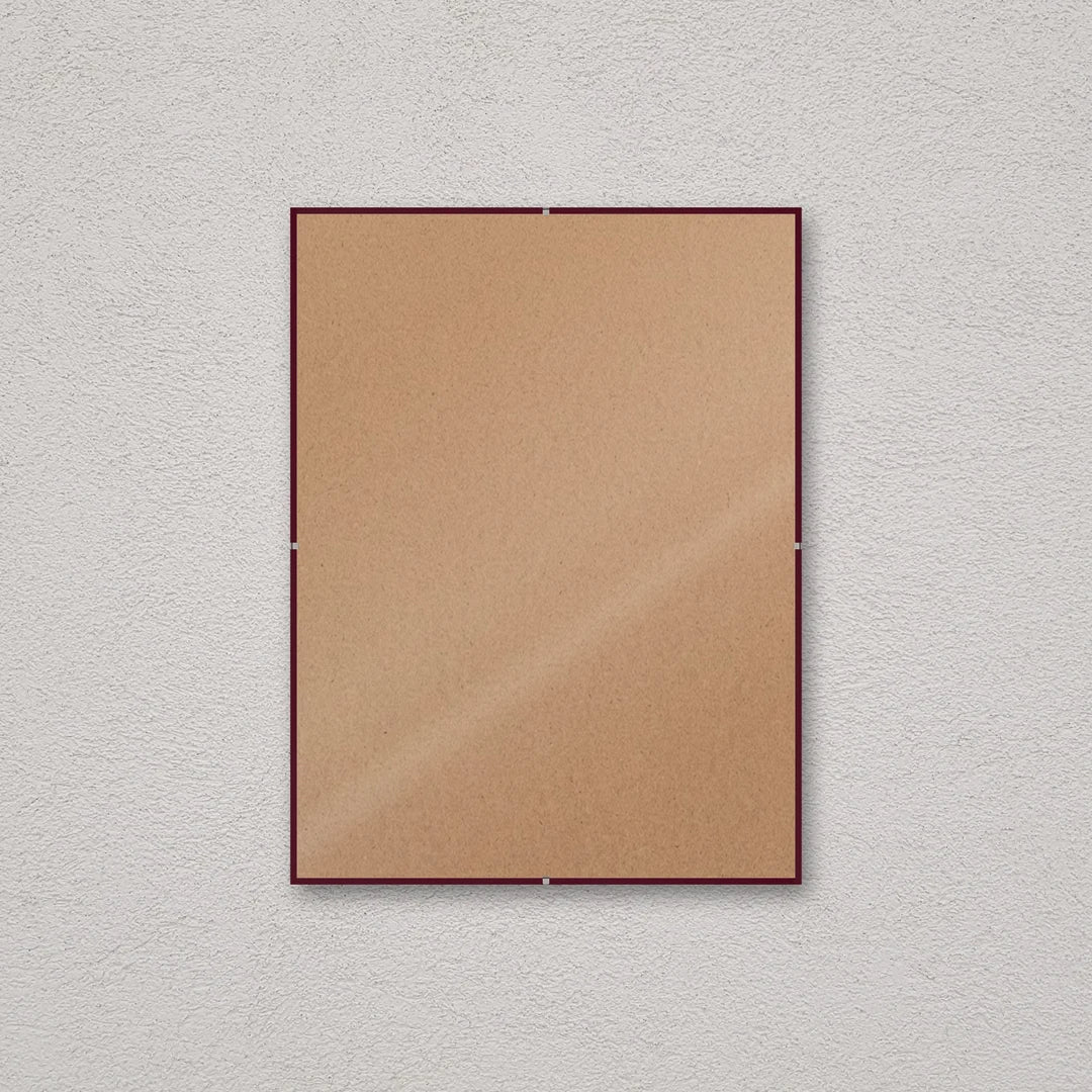 La montatura a giorno 30×40 cm a parete, senza stampa: attraverso il fronte si vede il retro in MDF