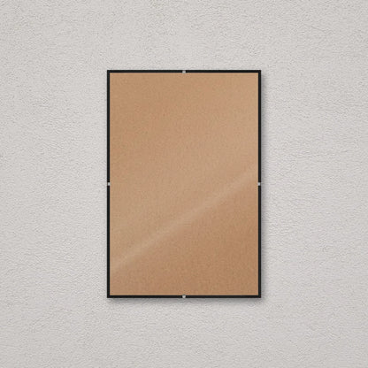 La montatura a giorno 20×30 cm a parete, senza stampa: attraverso il fronte si vede il retro in MDF