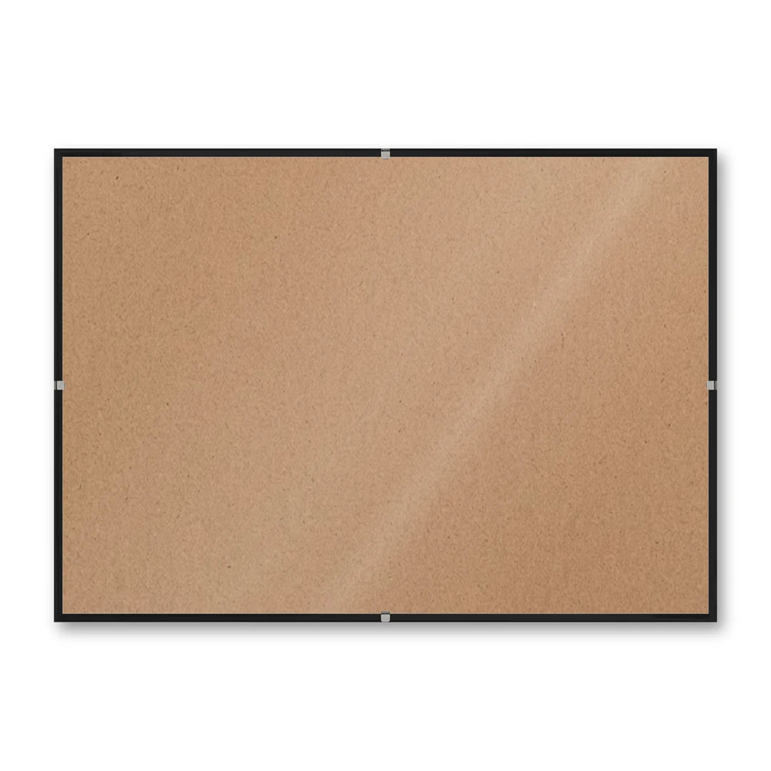 La montatura a giorno 21×29,7 cm di traverso su fondo bianco, senza stampa