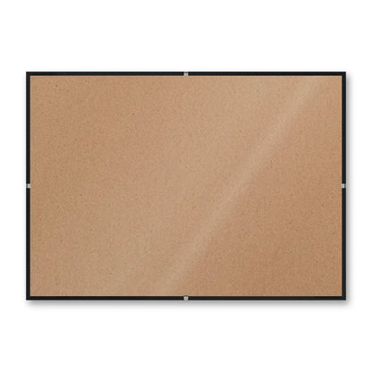 La montatura a giorno 21×29,7 cm di traverso su fondo bianco, senza stampa