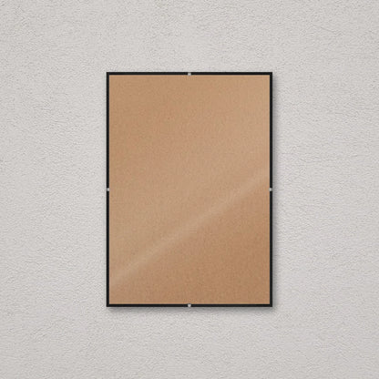 La montatura a giorno 21×30 cm a parete, senza stampa: attraverso il fronte si vede il retro in MDF
