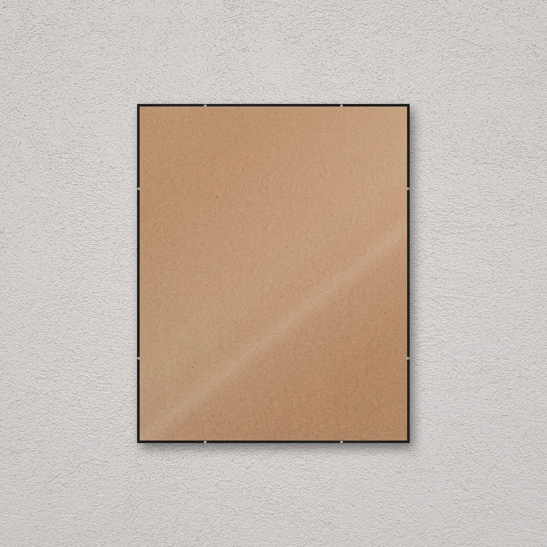 La montatura a giorno 40×50 cm a parete, senza stampa: attraverso il fronte si vede il retro in MDF