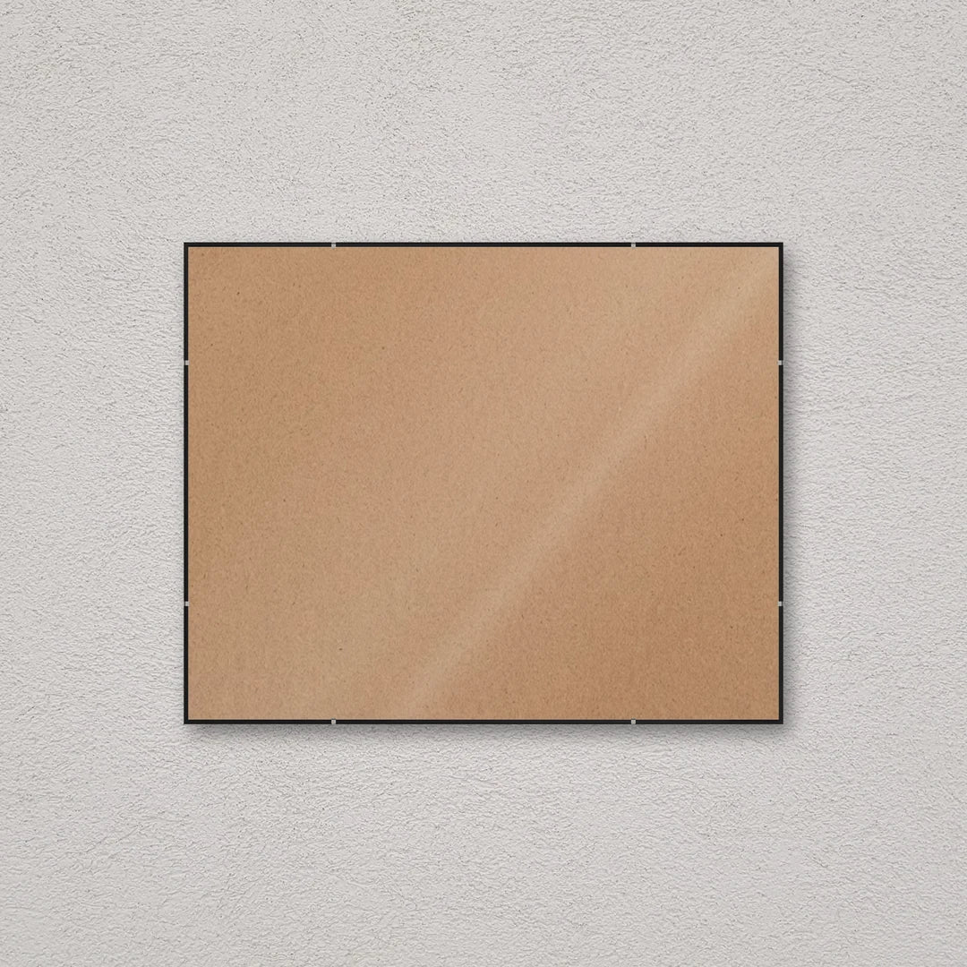 La montatura a giorno 40×50 cm a parete di traverso, senza stampa: attraverso il fronte si vede il retro in MDF