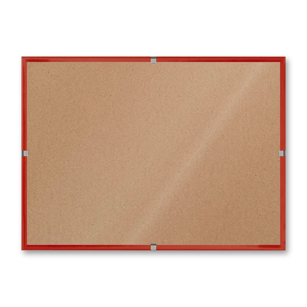 La montatura a giorno 13×18 cm di traverso su fondo bianco, senza stampa