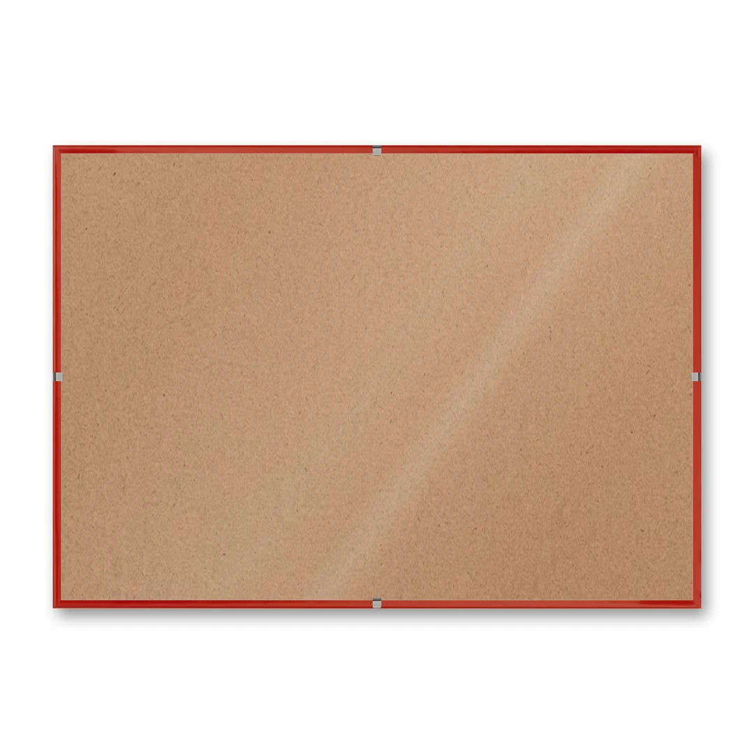 La montatura a giorno 21×29,7 cm di traverso su fondo bianco, senza stampa