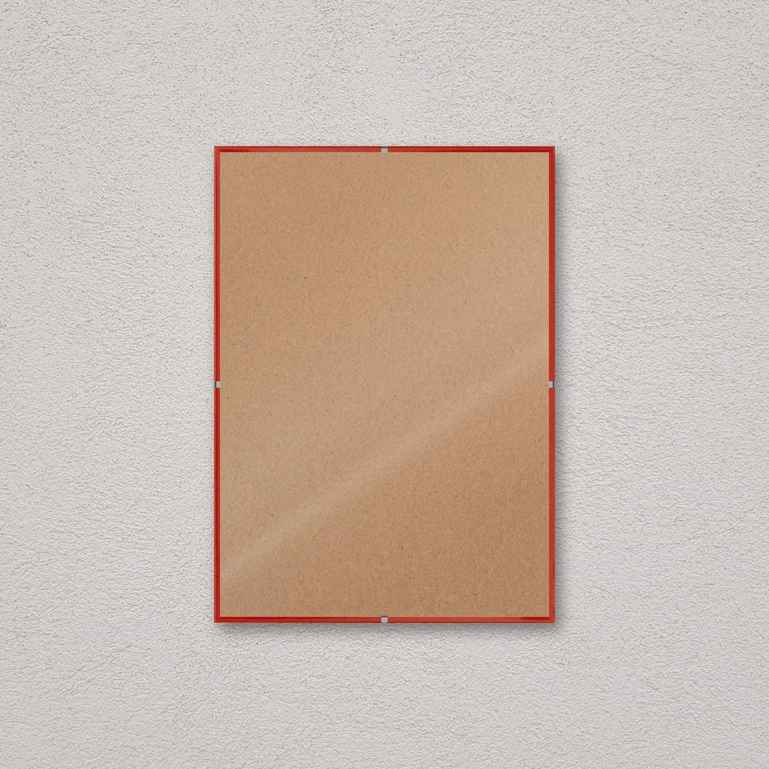La montatura a giorno 21×29,7 cm a parete, senza stampa: attraverso il fronte si vede il retro in MDF