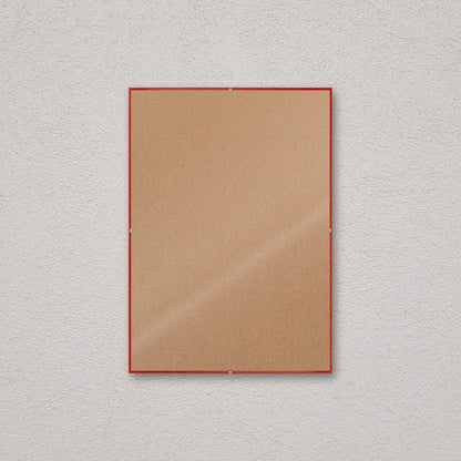 La montatura a giorno 29,7×42 cm a parete, senza stampa: attraverso il fronte si vede il retro in MDF