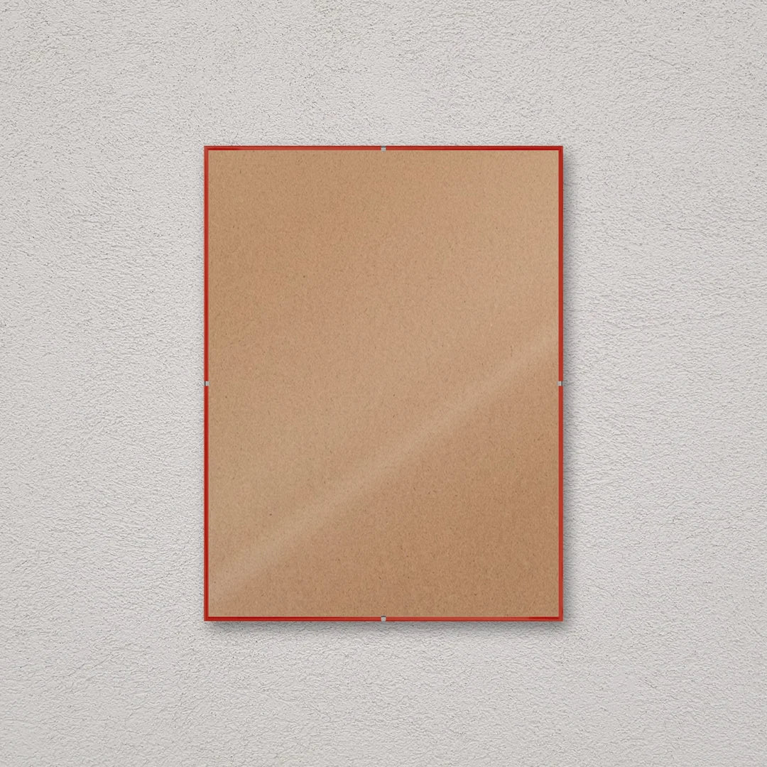 La montatura a giorno 30×40 cm a parete, senza stampa: attraverso il fronte si vede il retro in MDF