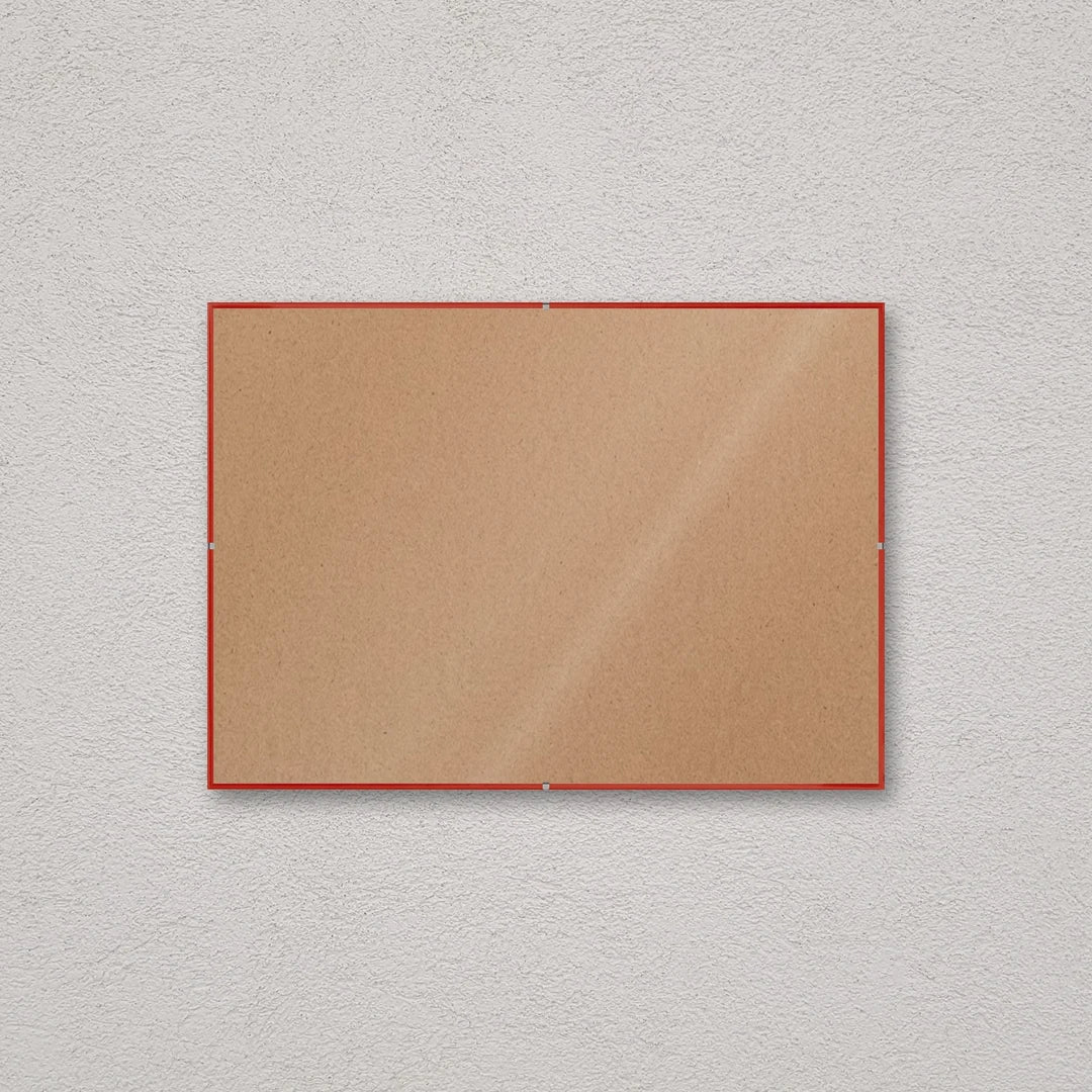 La montatura a giorno 30×42 cm a parete di traverso, senza stampa: attraverso il fronte si vede il retro in MDF