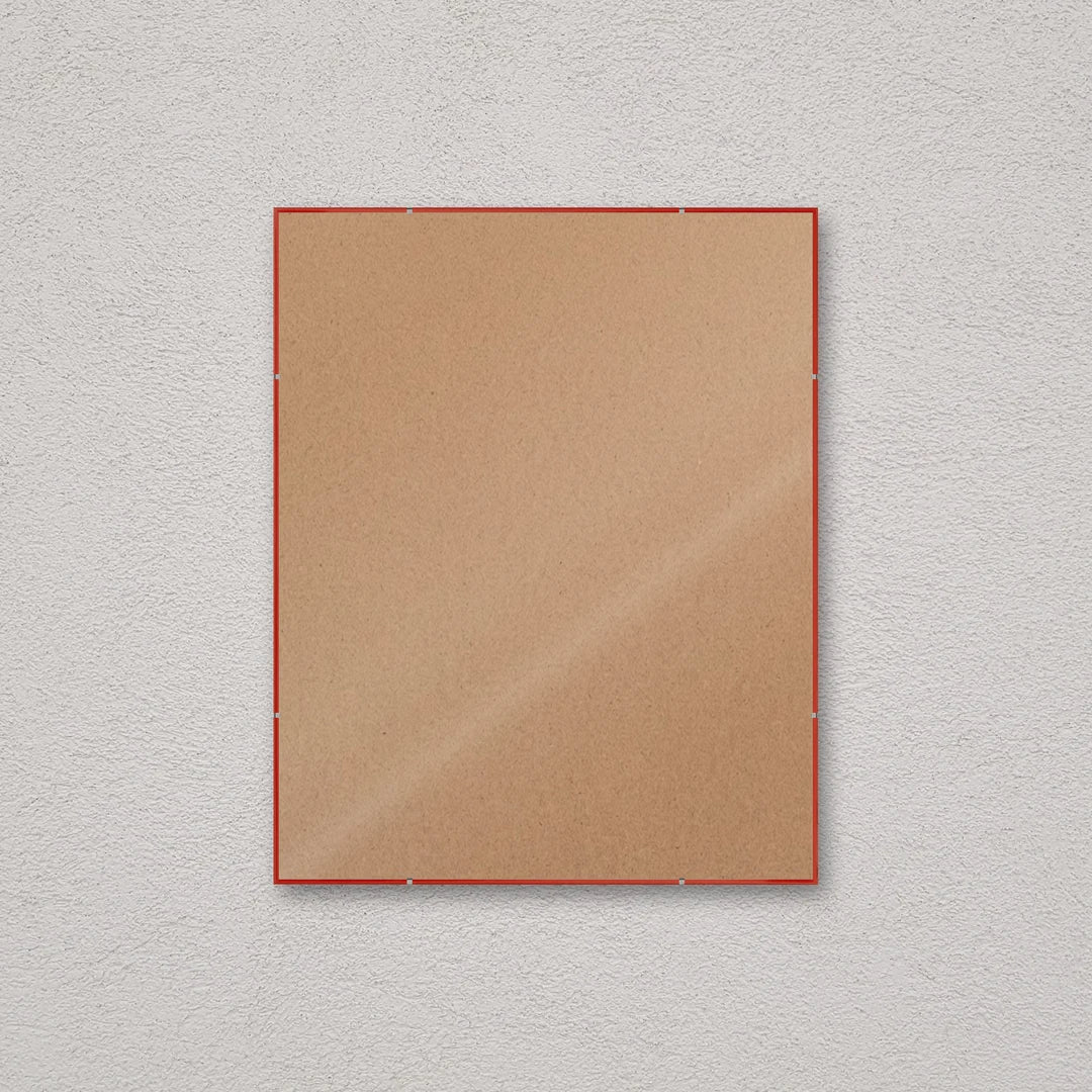 La montatura a giorno 40×50 cm a parete, senza stampa: attraverso il fronte si vede il retro in MDF