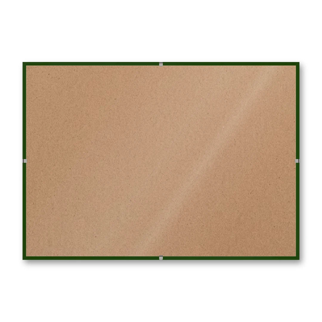 La montatura a giorno 21×29,7 cm di traverso su fondo bianco, senza stampa