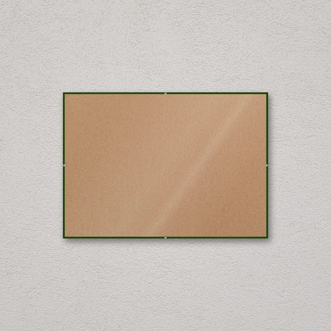 La montatura a giorno 29,7×42 cm a parete di traverso, senza stampa: attraverso il fronte si vede il retro in MDF