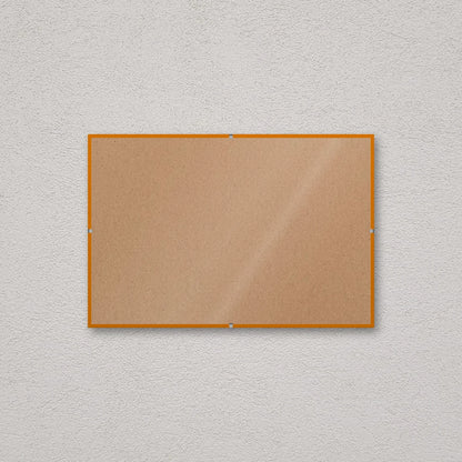 La montatura a giorno 20×30 cm a parete di traverso, senza stampa: attraverso il fronte si vede il retro in MDF