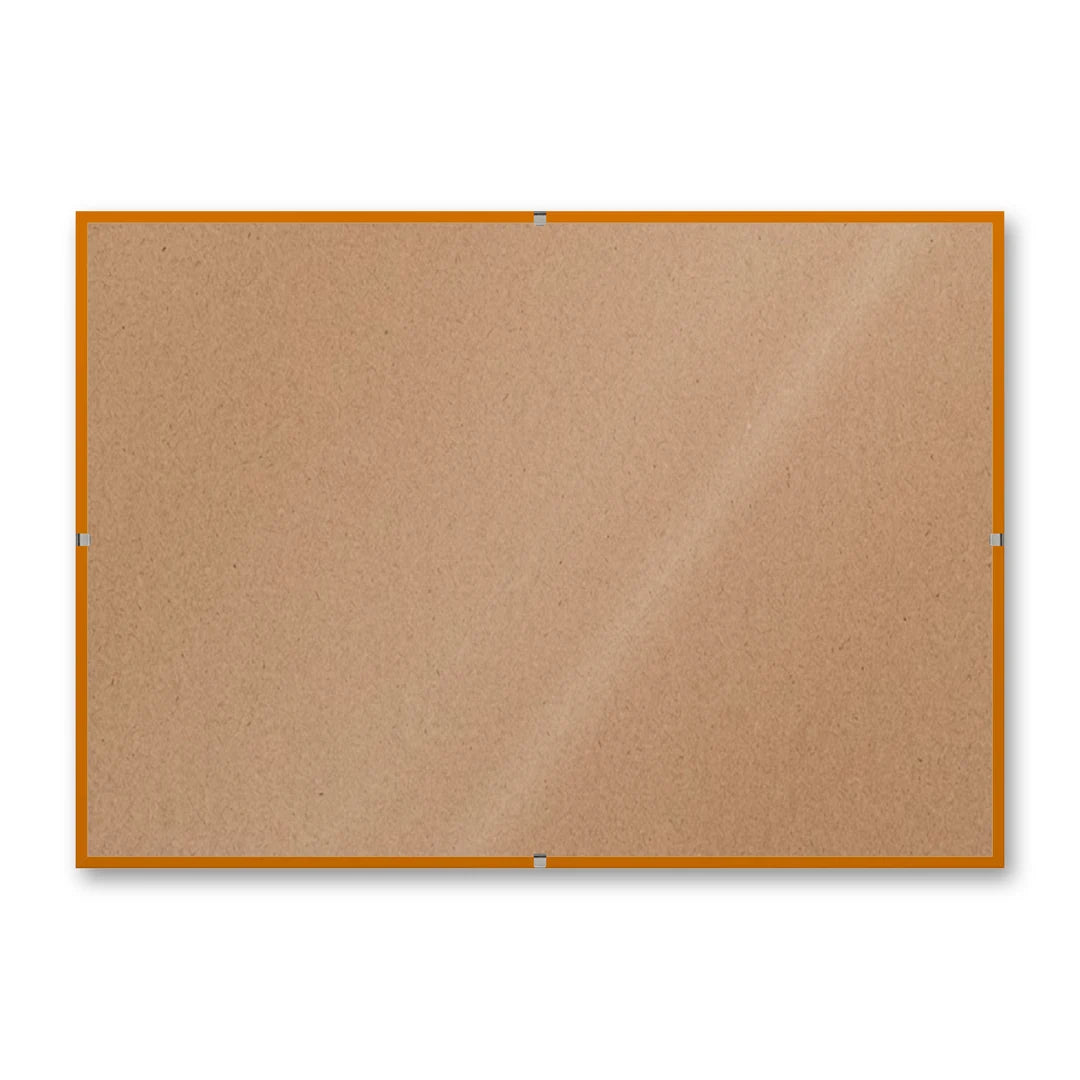 La montatura a giorno 21×30 cm di traverso su fondo bianco, senza stampa
