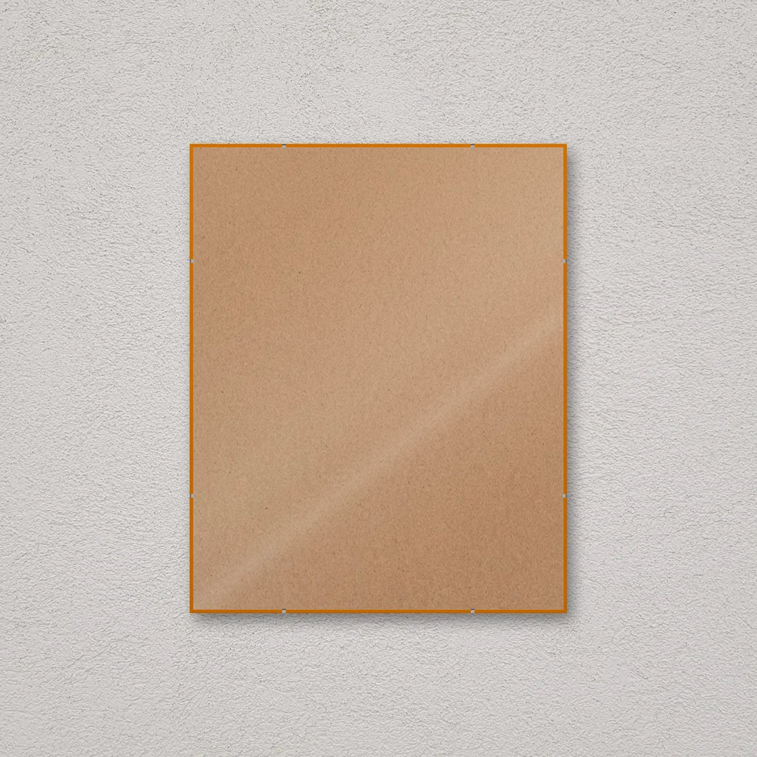 La montatura a giorno 40×50 cm a parete, senza stampa: attraverso il fronte si vede il retro in MDF