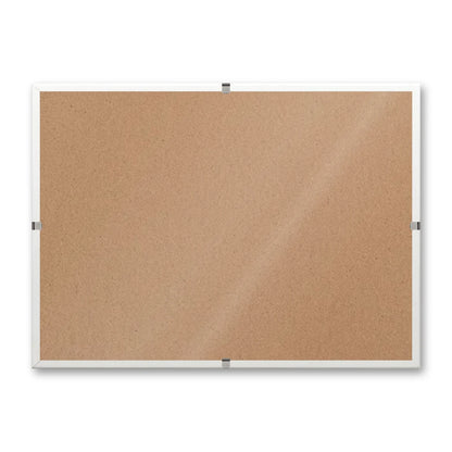 La montatura a giorno 13×18 cm di traverso su fondo bianco, senza stampa