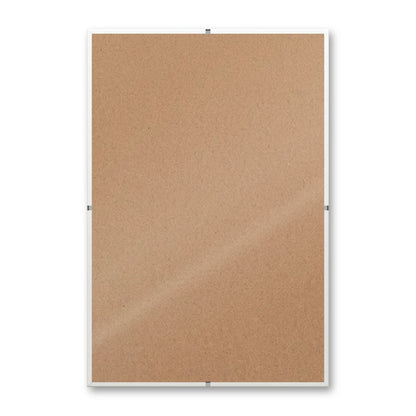 La montatura a giorno 20×30 cm su fondo bianco, senza stampa