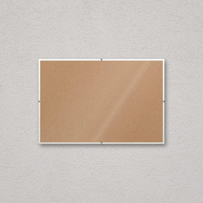 La montatura a giorno 20×30 cm a parete di traverso, senza stampa: attraverso il fronte si vede il retro in MDF