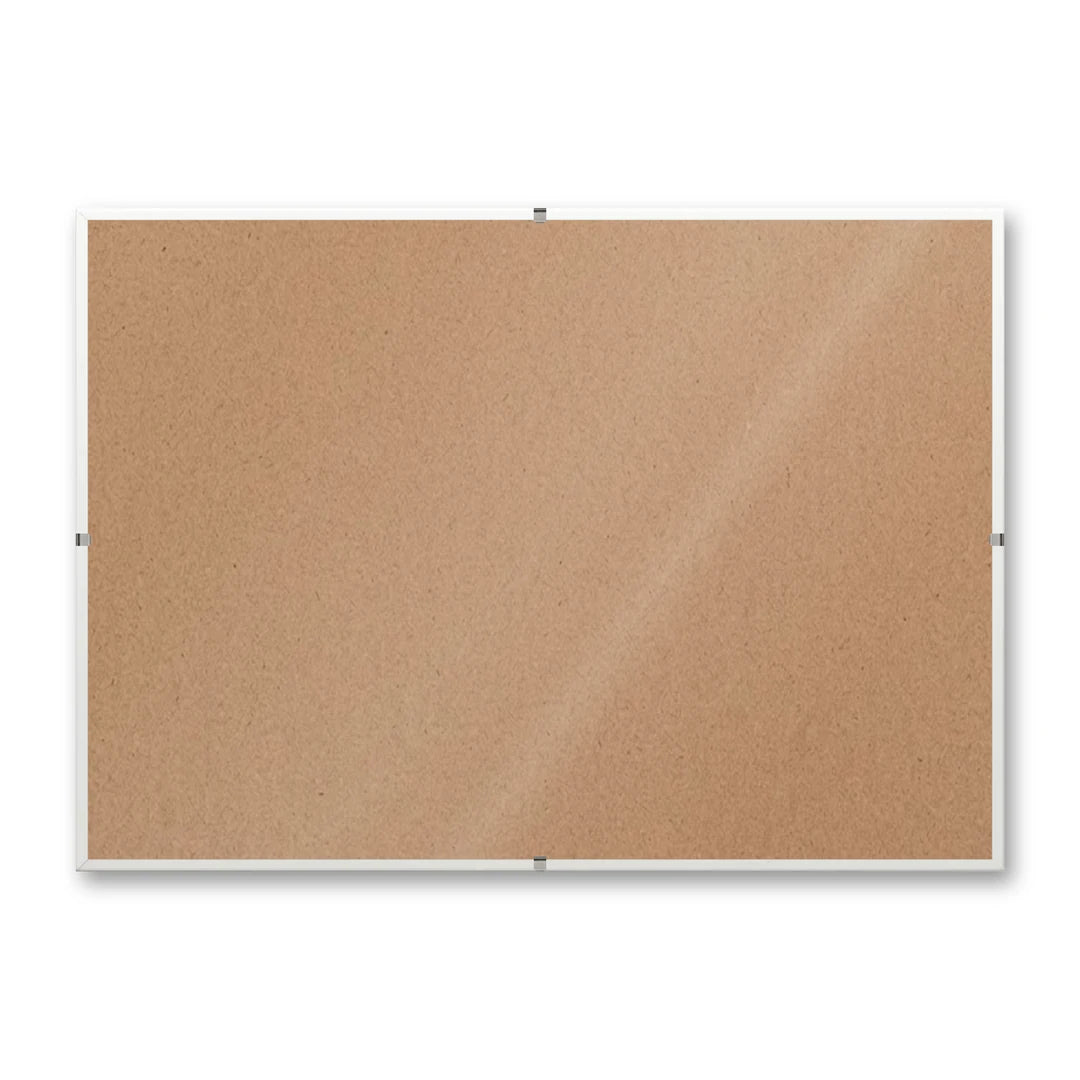 La montatura a giorno 21×29,7 cm di traverso su fondo bianco, senza stampa