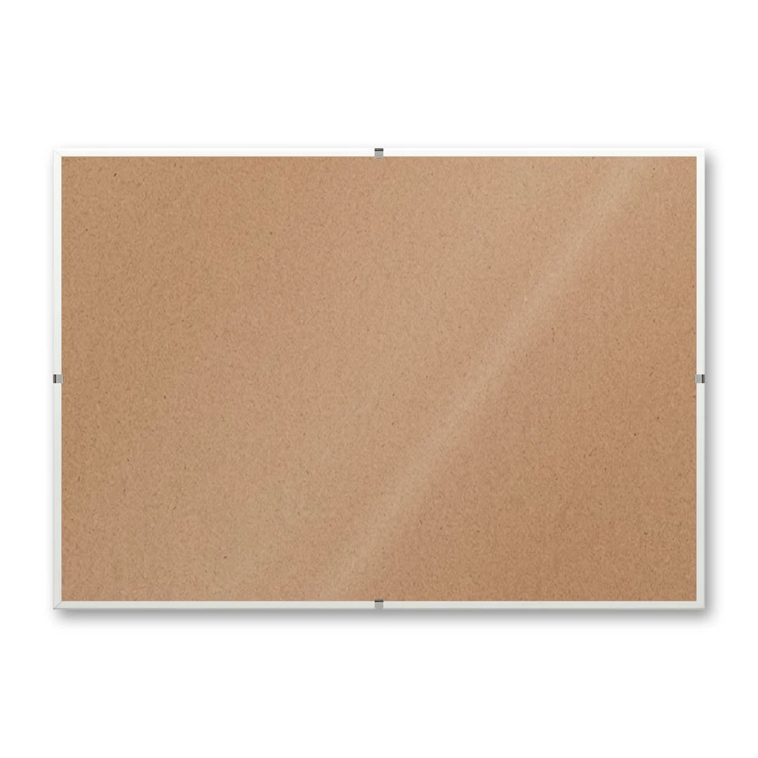 La montatura a giorno 21×30 cm di traverso su fondo bianco, senza stampa