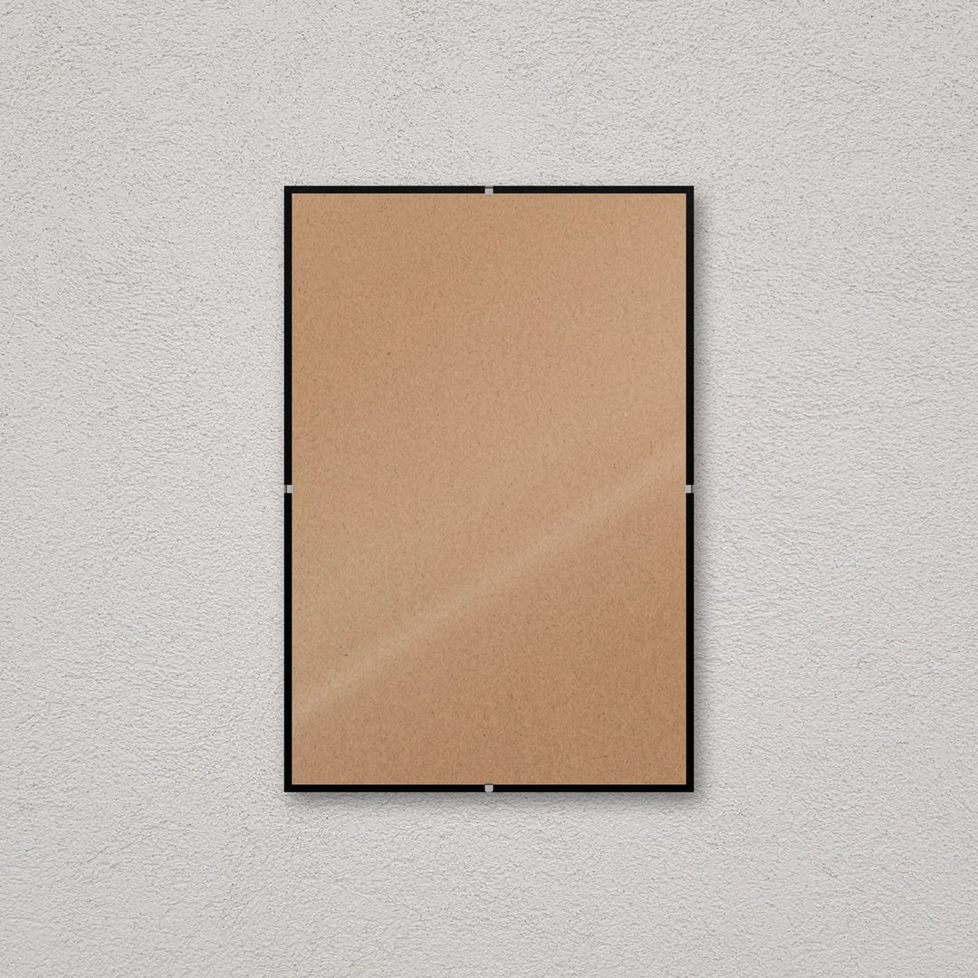 La montatura a giorno 20×30 cm a parete, senza stampa: attraverso il fronte si vede il retro in MDF