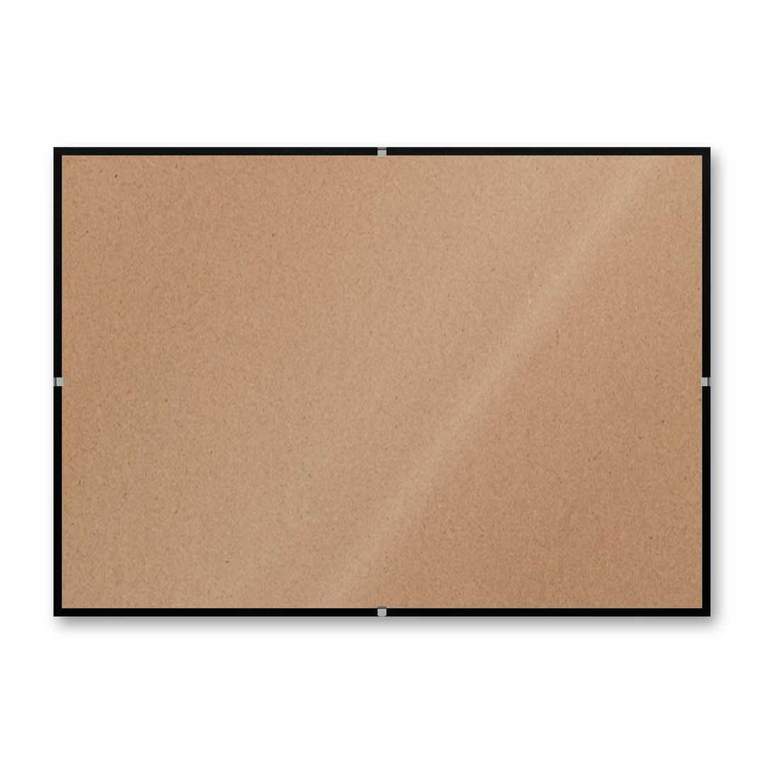 La montatura a giorno 21×29,7 cm di traverso su fondo bianco, senza stampa