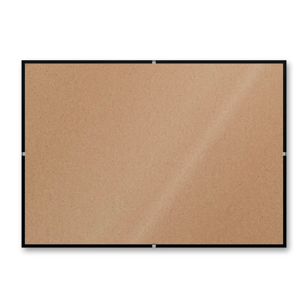 La montatura a giorno 21×30 cm di traverso su fondo bianco, senza stampa