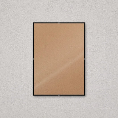 La montatura a giorno 21×30 cm a parete, senza stampa: attraverso il fronte si vede il retro in MDF