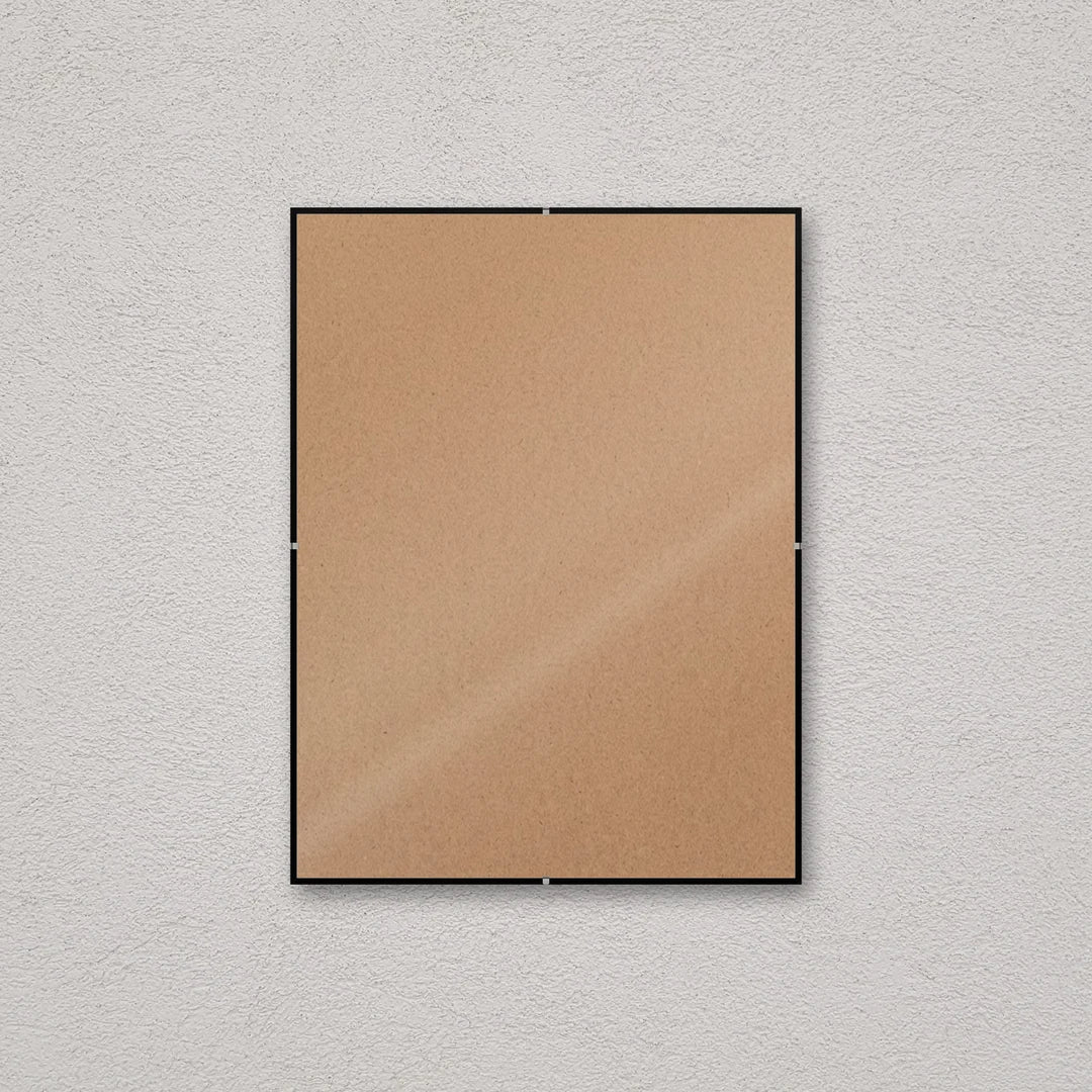 La montatura a giorno 30×40 cm a parete, senza stampa: attraverso il fronte si vede il retro in MDF